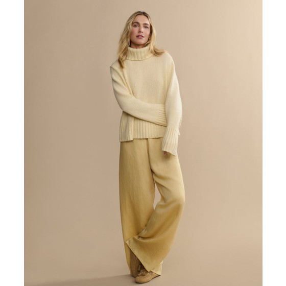 Cropped Cashmere Jet Turtleneck